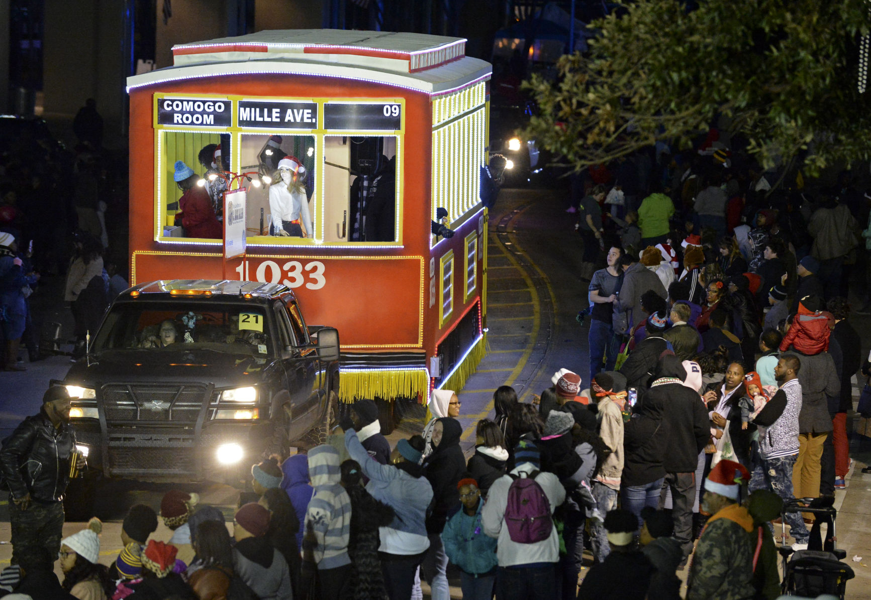 BR.xmasparade.121017 HS 184.JPG